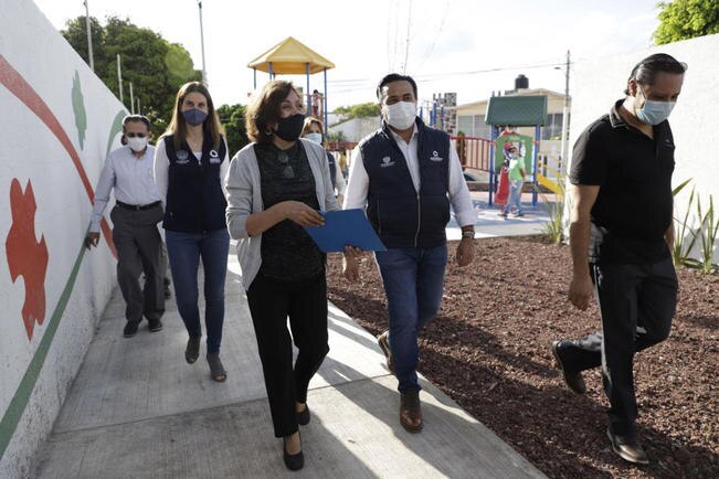 Luis Nava entrega rehabilitación de parque lineal Lomas