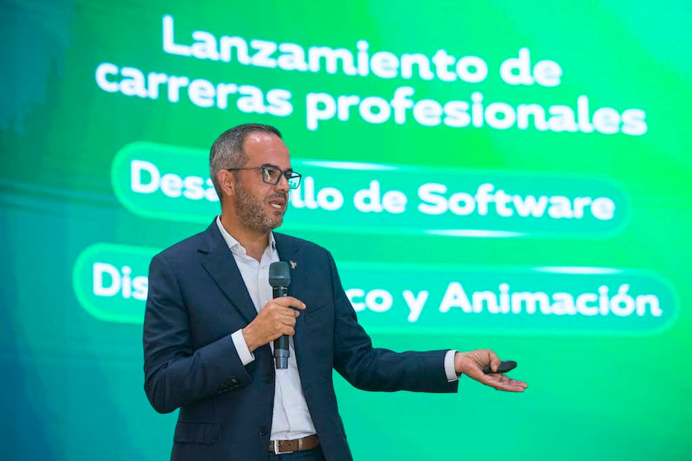 Maestro Fernando Maeva director general del Tecmilenio campus Querétaro,