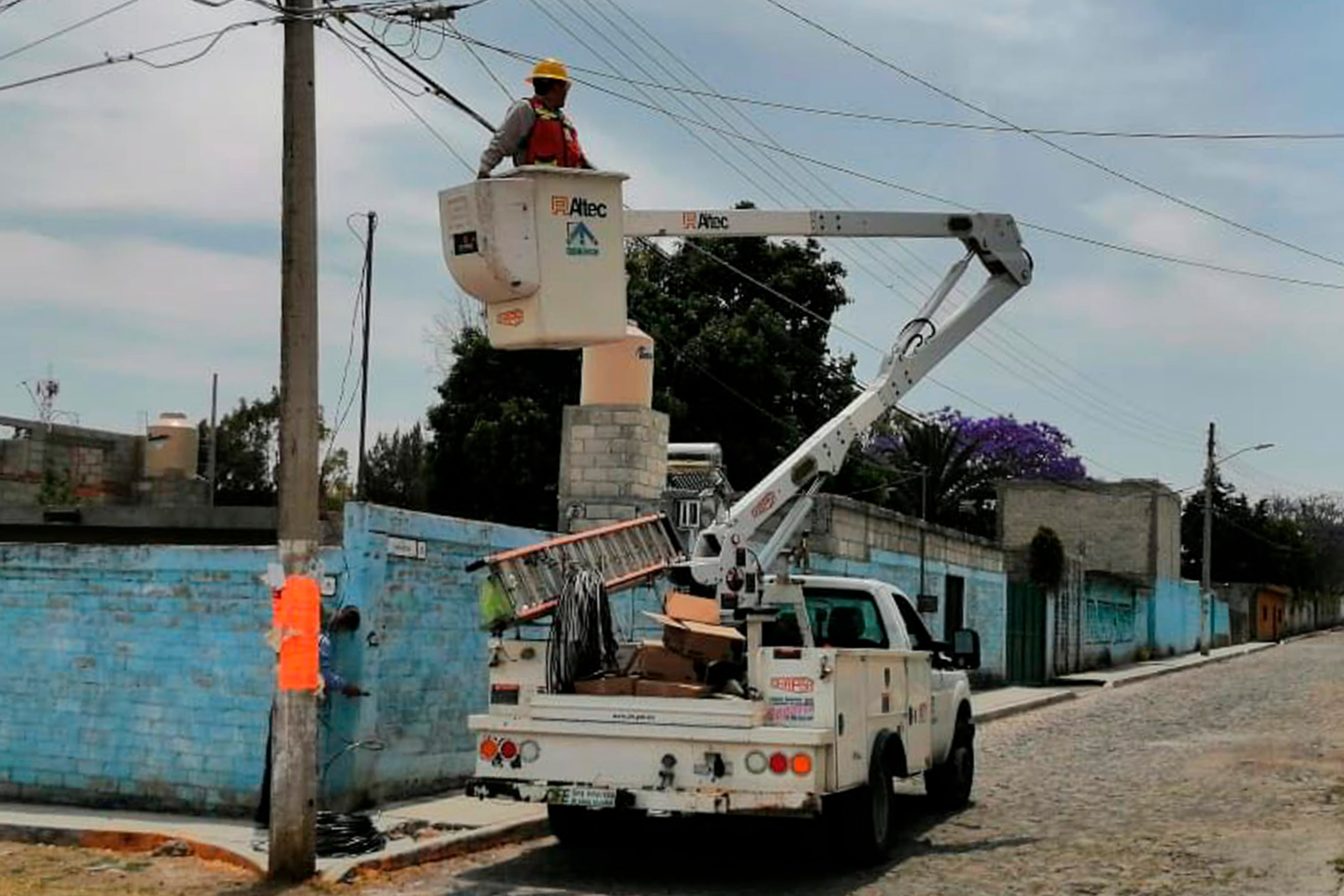 Regulariza la CFE servicio de 130 casas en El Marqués