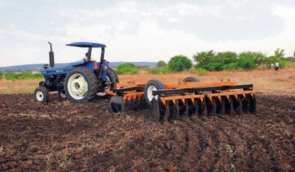 Entregan apoyos a campesinos