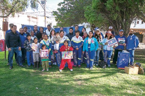 EL UNIVERSAL Querétaro da juguetes