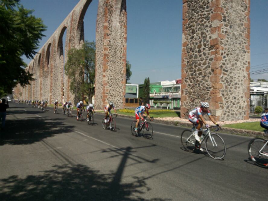 Caos vial por ciclistas en la ciudad