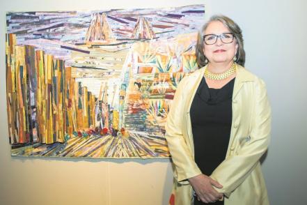 Mujeres con manos al arte y la voz al cielo