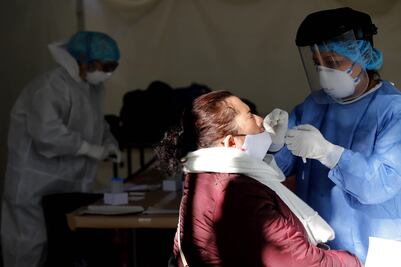 "Bajan casos de Covid-19 debido a los fallecimientos"