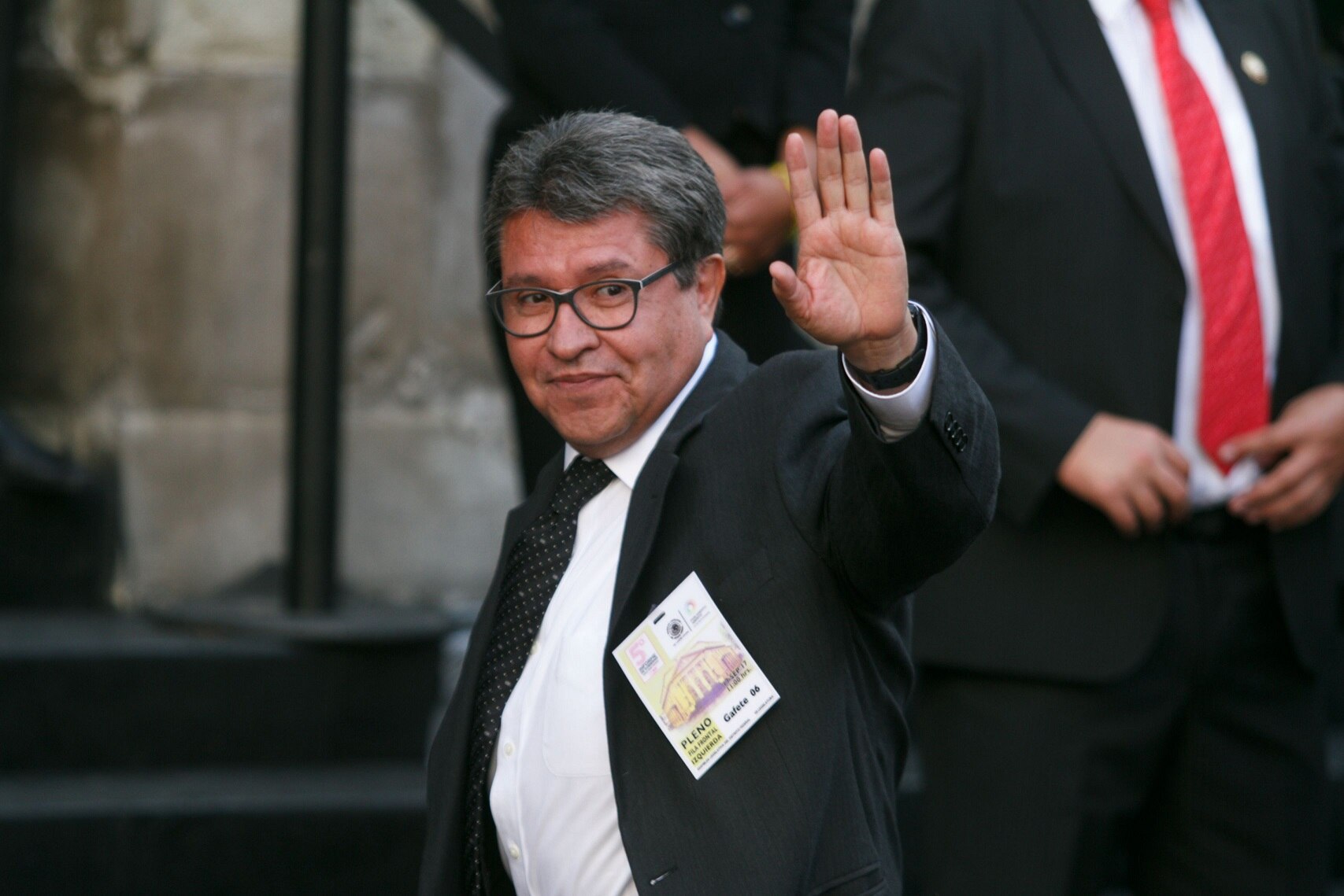 No disputaré candidatura a Sheinbaum, dice Monreal