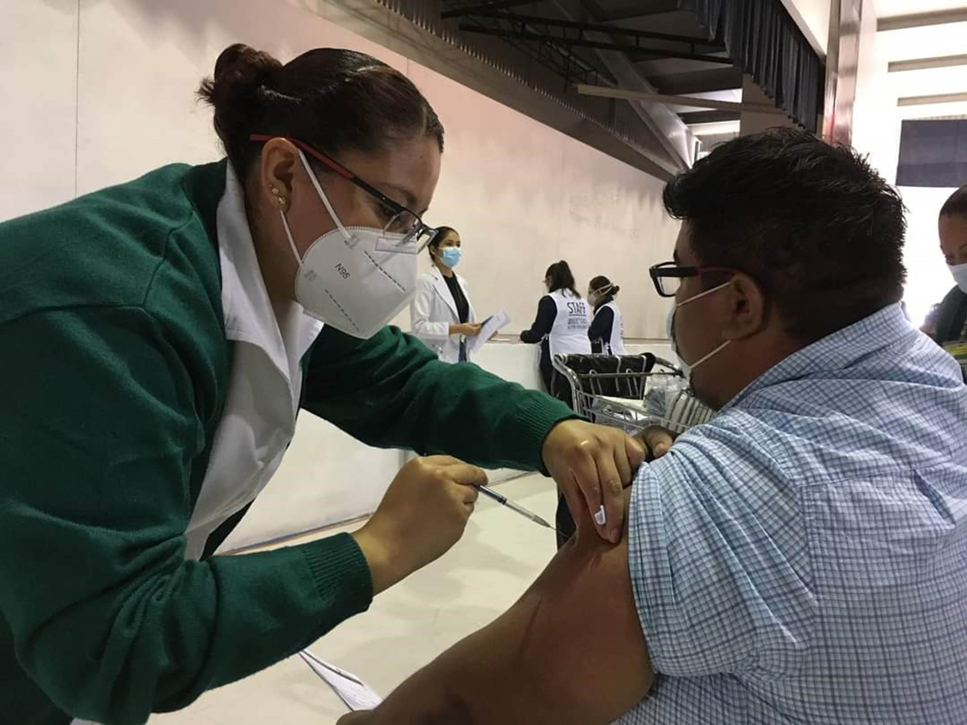 En Querétaro vacunaron, por hora, a mil 600 trabajadores del sector educativo 