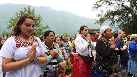 Entre cánticos y oraciones, peregrinas queretanas inician su caminata hacia la Basílica de Guadalupe