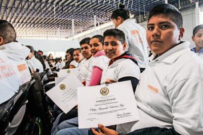 Colón: dan 50 becas en telesecundaria