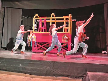 Atabal continúa en su cruzada por el teatro