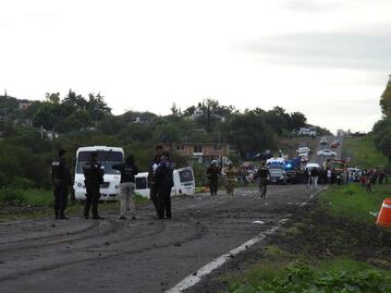 Choque de camiones deja 5 muertos y 42 lesionados