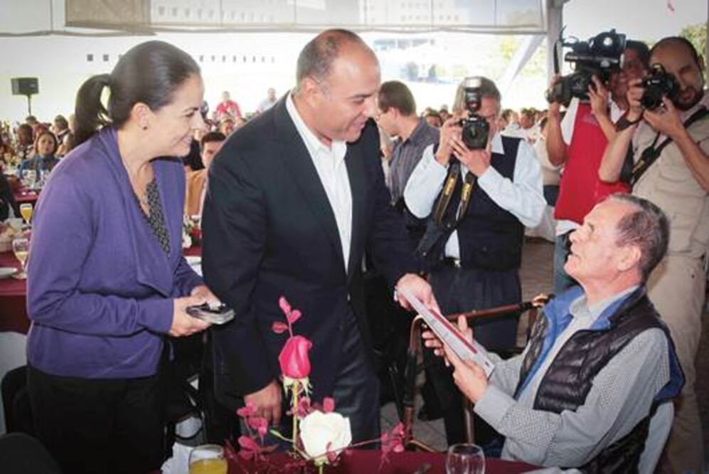 Reconocen trayectoria laboral