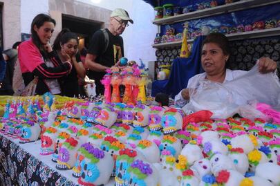 Jardín Guerrero, entre calaveras, pan y disfraces