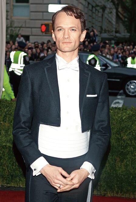 Cambia plumas por armas