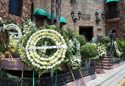 Familiares y amigos les dan el último adiós 