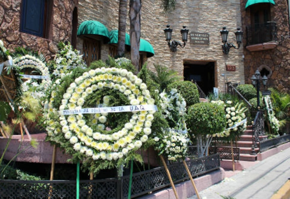 Familiares y amigos les dan el último adiós