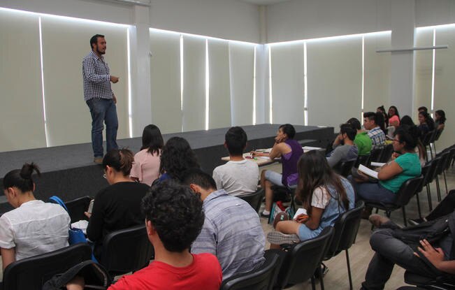 Participan en curso 460 aspirantes a UAQ