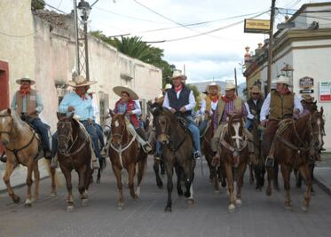 Encabeza gobernador cabalgata en Cadereyta 