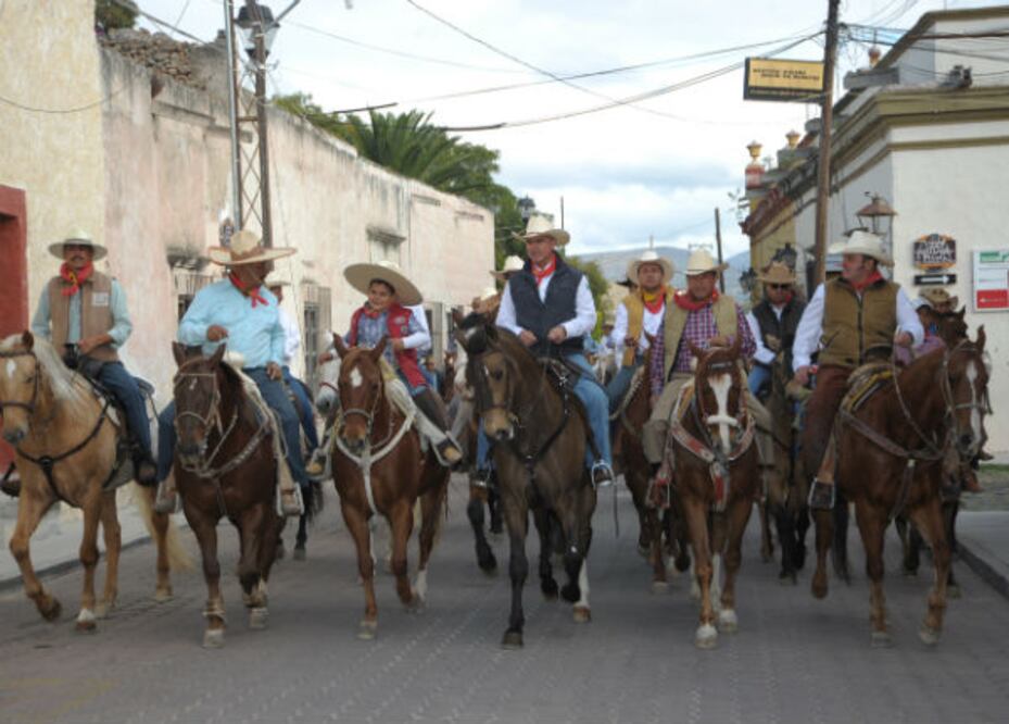 Encabeza gobernador cabalgata en Cadereyta
