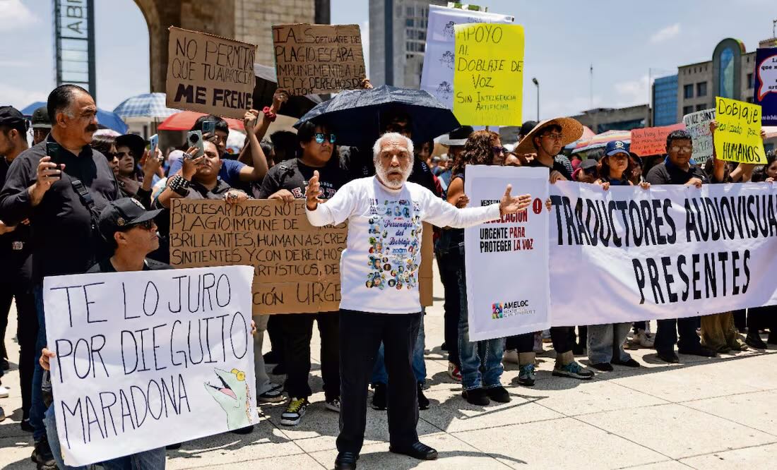 Cerca de 2 mil artistas de distintos sectores se reunieron en el Monumento a la Revolución. Foto: Hugo Salvador / EL UNIVERSAL
