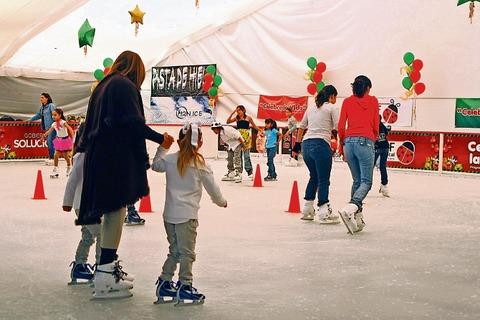 12 mil asistentes a pista de hielo