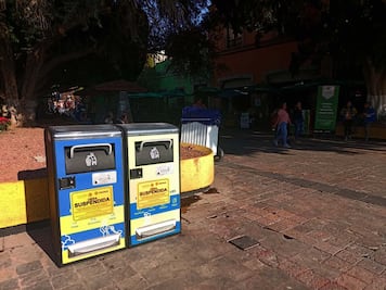 INAH clausura papeleras en el Centro Histórico