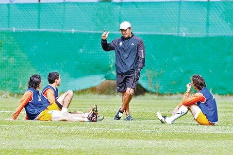Obtener el título, objetivo de Gallos 