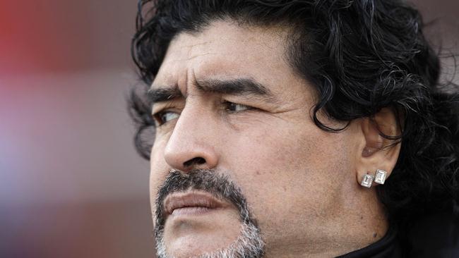 Fisco italiano no perdona a Maradona