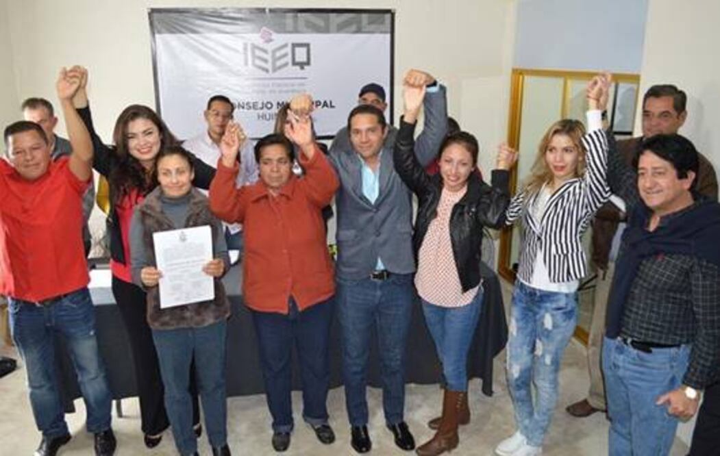 Entregan constancia a alcaldesa