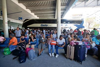 Queretanos deciden quedarse en Acapulco, tras huracán Otis