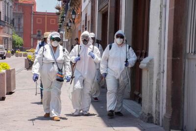 Dan de baja a sanitizadores, tras protagonizar riña