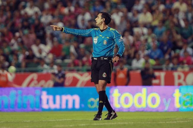 Juez tricolor en la final del Mundialito