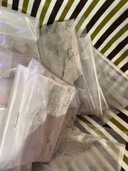 Con manual y en bolsita, así distribuyen la ceniza entre los feligreses 