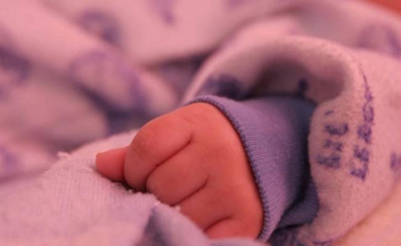 Entregan a bebé de madre asesinada en Veracruz a sus abuelos