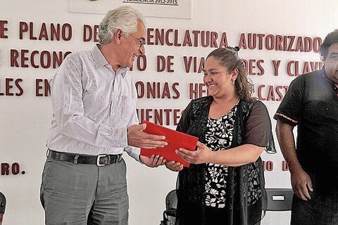 Entregan 200 claves catastrales en Querétaro