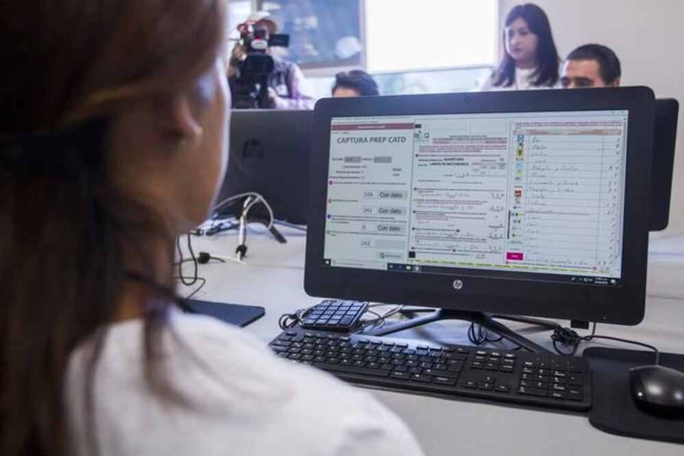 Verificación. El presidente del IEEQ dijo que en la página web del instituto pueden consultarse los resultados de las elecciones. (DEMIAN CHÁVEZ. EL UNIVERSAL)