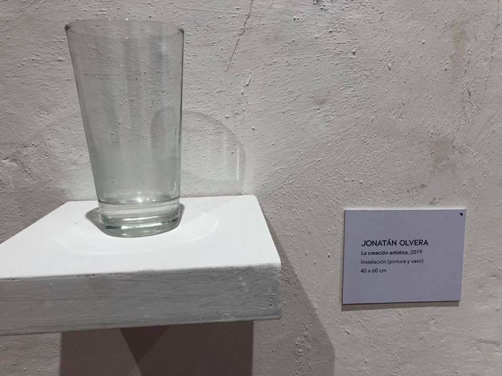 Obra de Olvera "no sólo es un vaso con agua"