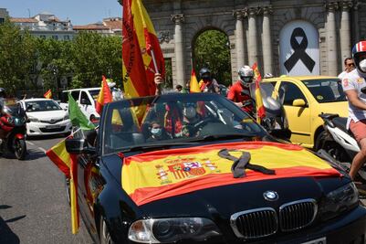 La derecha española protesta por encierro