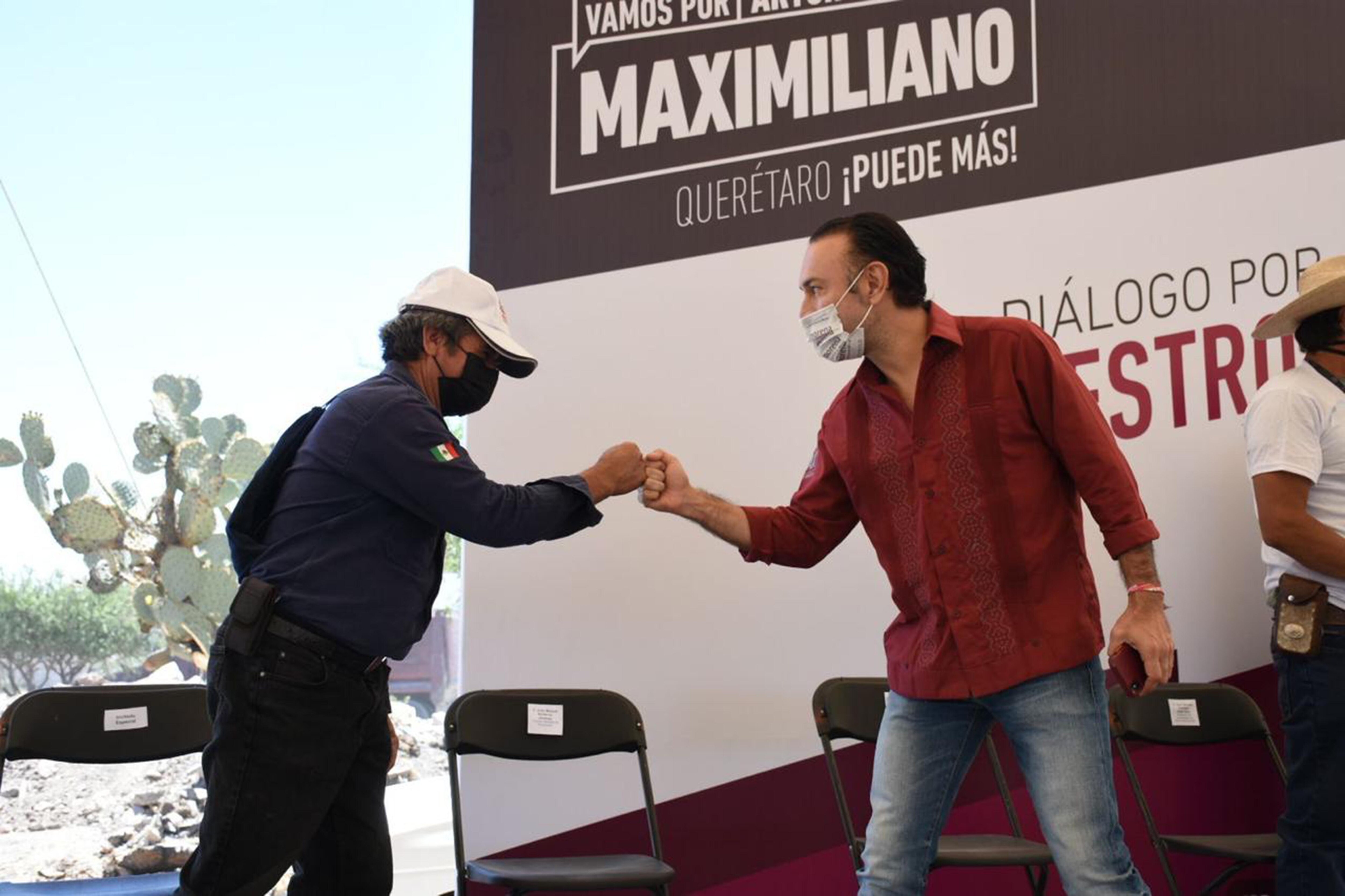 Maximiliano va por ayuda a negocios