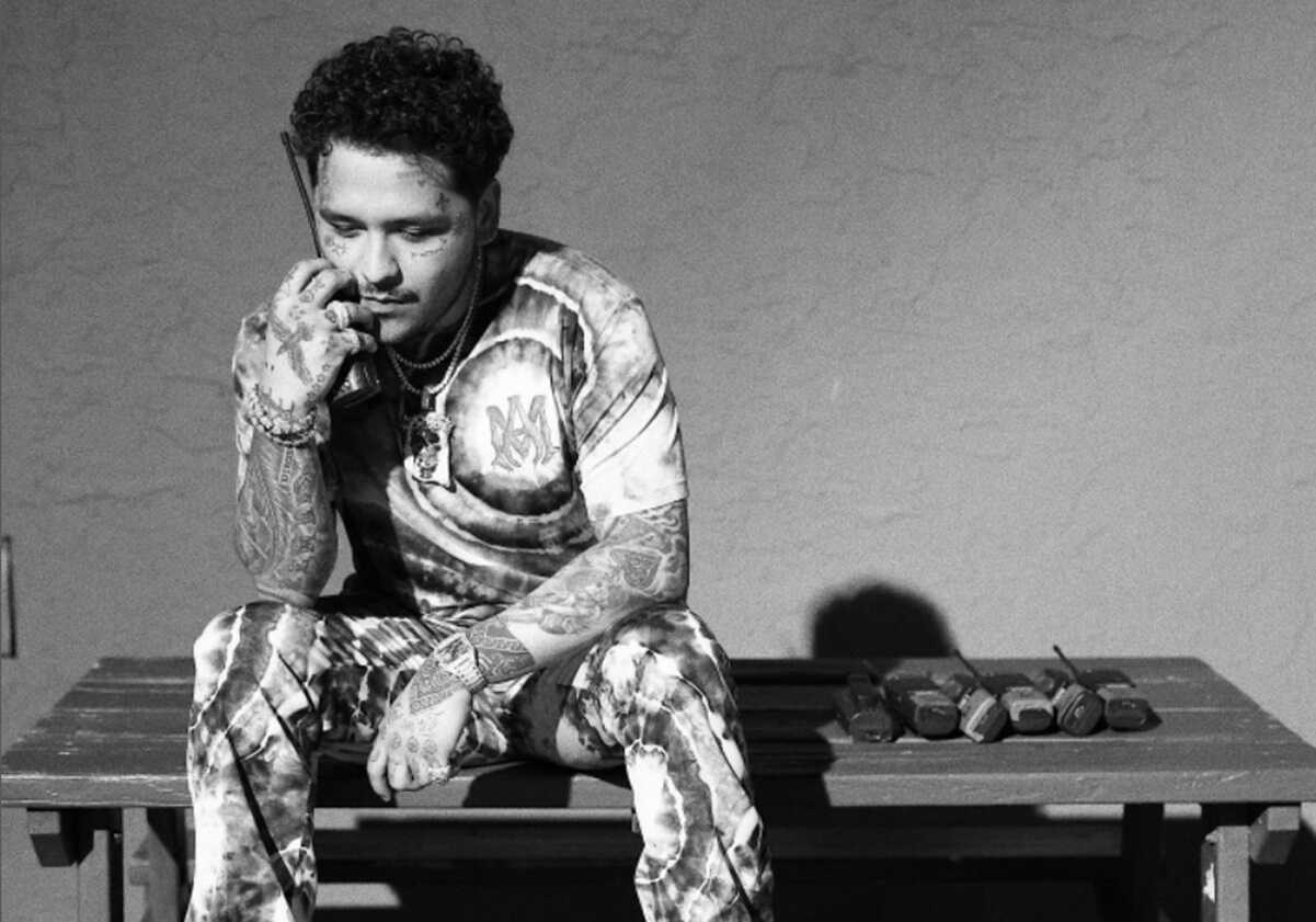 Nodal acepta que las burlas en redes sociales le dolieron