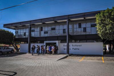 Rinden homenaje al escritor Ignacio Padilla