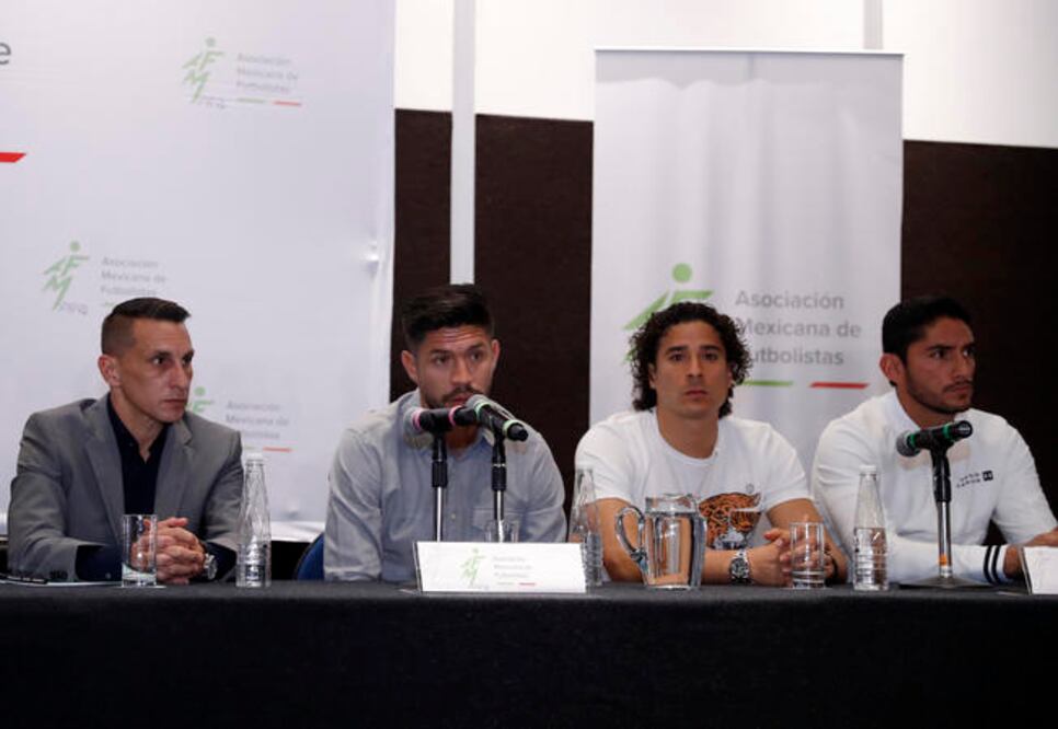 Algunos representantes: Christian Giménez, Oribe Peralta, Guillermo Ochoa y José de Jesús Corona. (LUIS CORTÉS. EL UNIVERSAL)