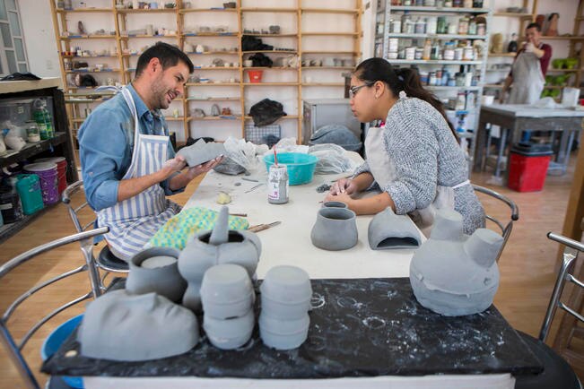 Rostros en cerámica, el sello de Óscar Gómez