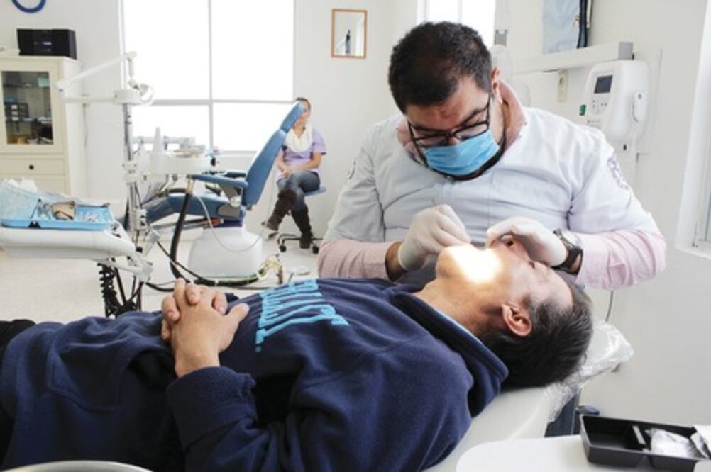 Inaugura Fabián Pineda jornada de salud bucal