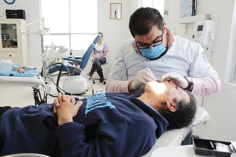 Inaugura Fabián Pineda jornada de salud bucal