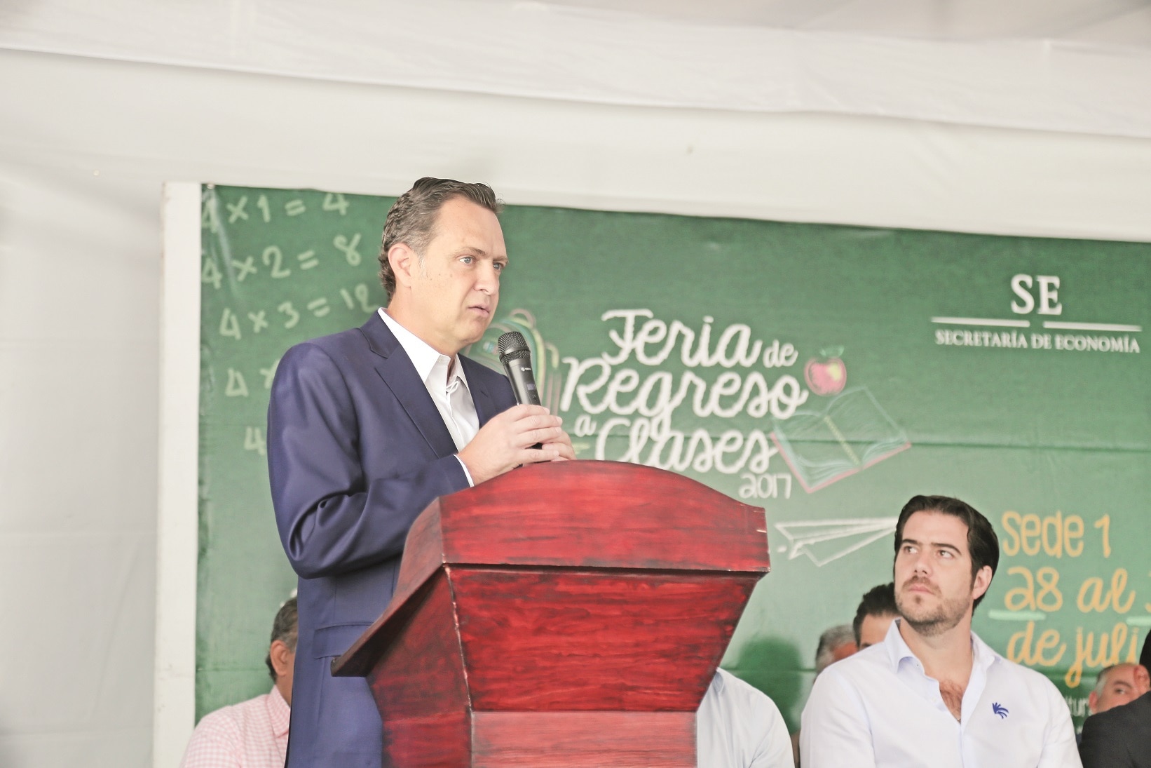 Entregan 48 computadoras a secundaria