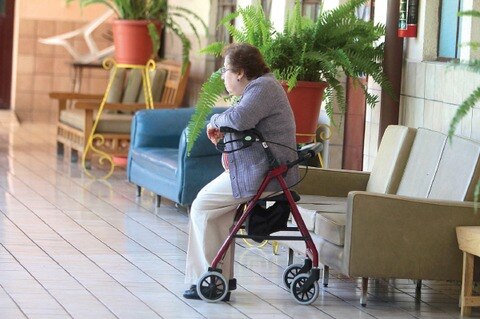 Dan atención a 85 “abuelitos”