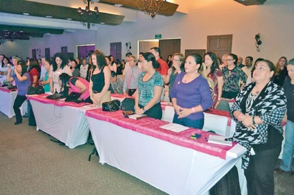 Buscan reducir cáncer en mujeres