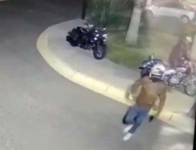 Hurtan motos en una privada