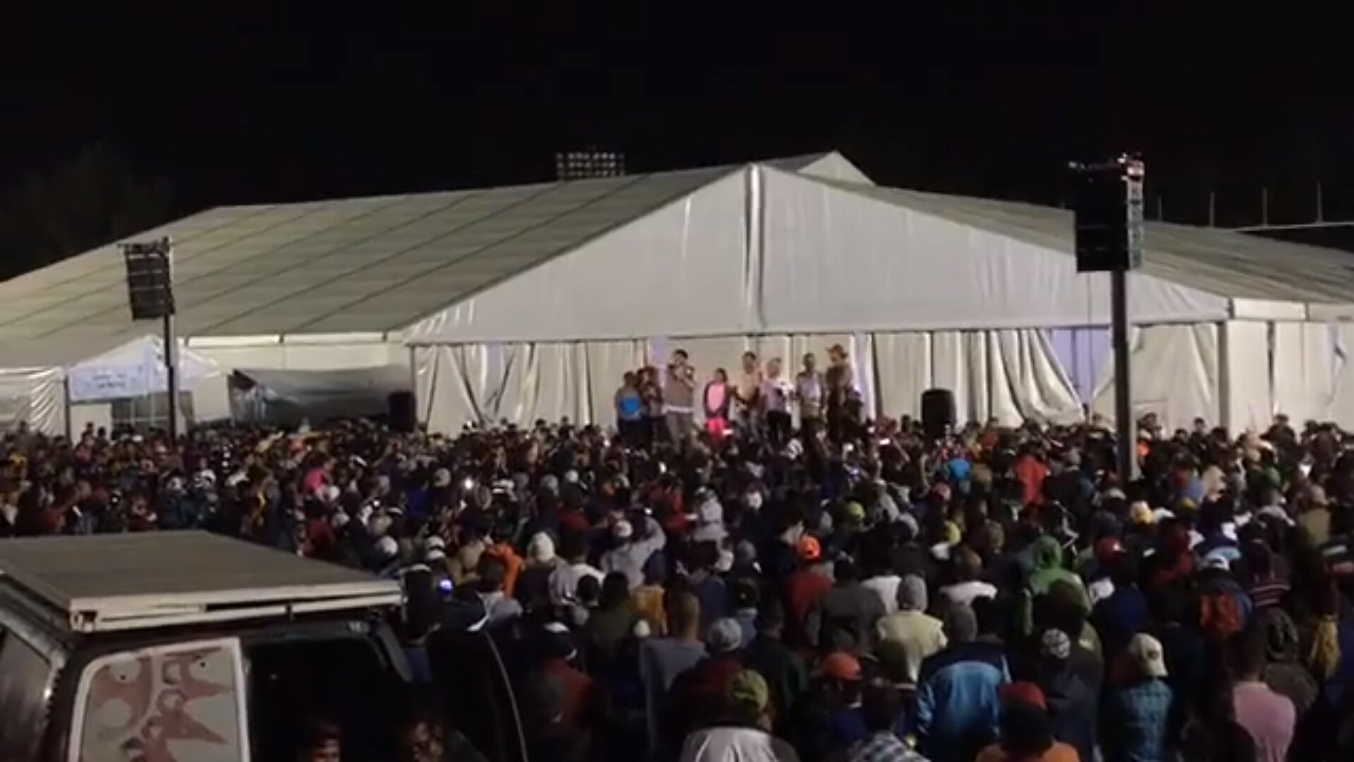 Caravana migrante avanza hacia Querétaro