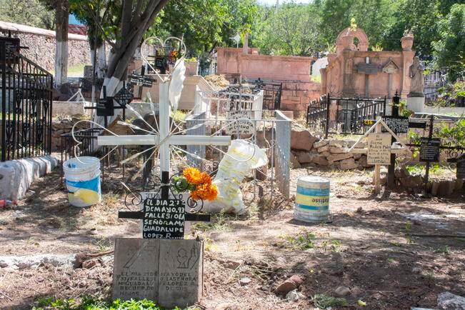 La Cañada guarda sus tumbas más antiguas abajo de un muro